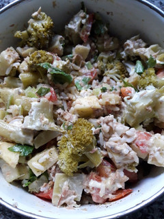 Una foto de Ensalada fresca de Brócoli, palimitos y más