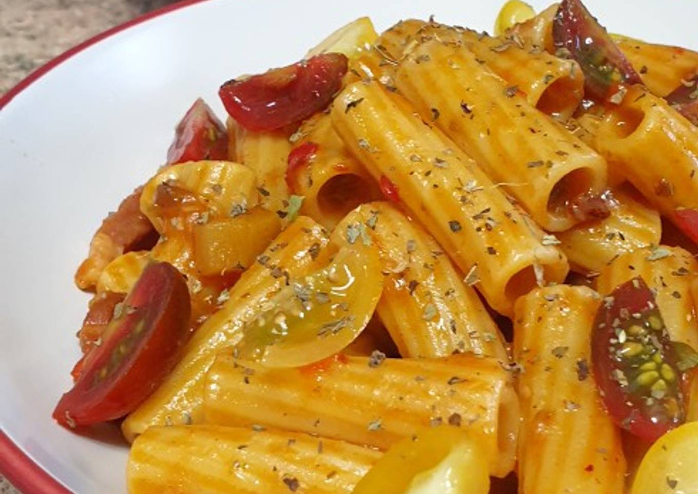 Tortiglioni en salsa de anchoas con berenjena