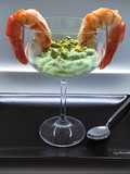 Mousse di avocado e ricotta con tartare di calamari e gamberi