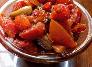 Una foto de Tomates asados al horno con Hierbas