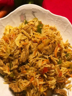 A picture of Chicken Shawarma with Vegetables and Rice 🥕🌶️🧄🧅.