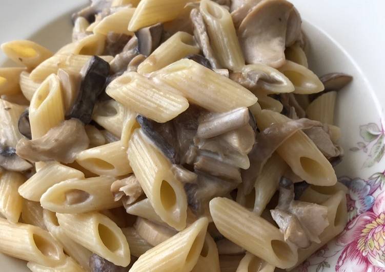 Simple Way to Make Quick Wild mushrooms and cream pasta