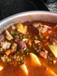 Una foto de Lentejas con chorizo, panceta y morcilla