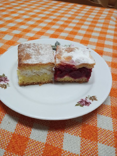 Meggyes és túrós pite recept fotója