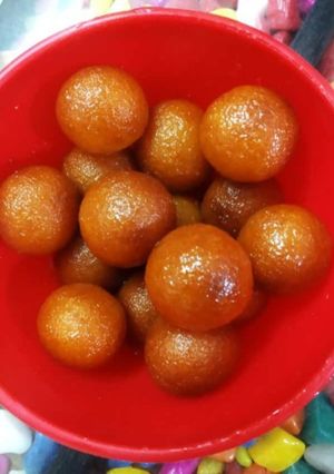 ब्रेड गुलाब जामुन (Bread gulab jamun recipe in hindi) रेसिपी मुख्य फोटो