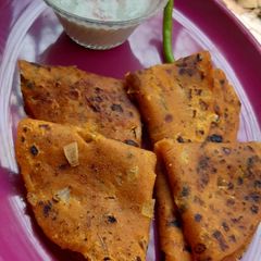 A picture of Dal Ki Missi Roti.
