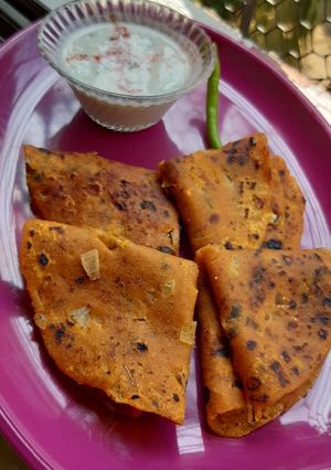 A picture of Dal Ki Missi Roti.