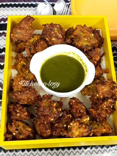 A picture of Dal Fritters.