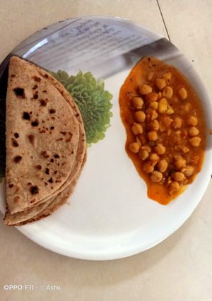छोले की सब्जी (chole ki sabzi recipe in Hindi) रेसिपी मुख्य फोटो