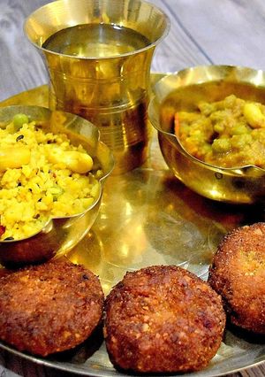 ভুনা খিচুড়ি(Bhuna Khichuri recipe in Bengali) রেসিপির প্রধান ছবি