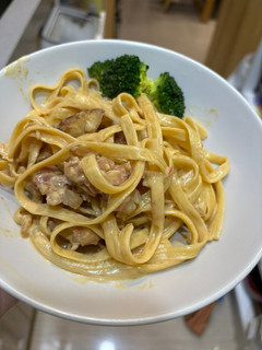 《台風》香腸粉紅醬義大利麵 的食譜成品照片
