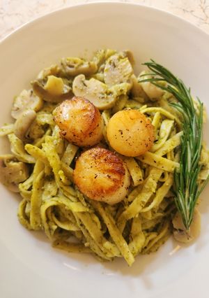 Foto resep Lemon garlic butter Scallops with Fettuccine Pesto