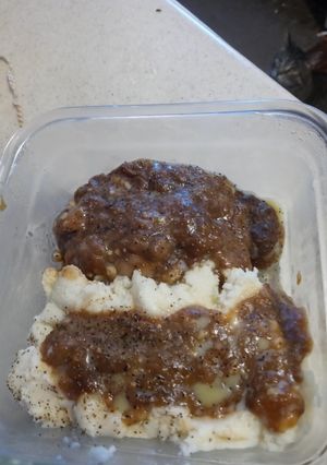 A picture of Salisbury Steak.