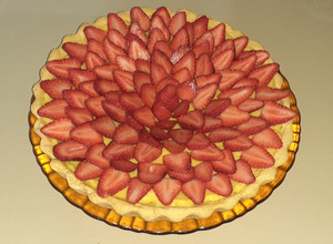 Una foto de Tarta de crema pastelera y frutilla