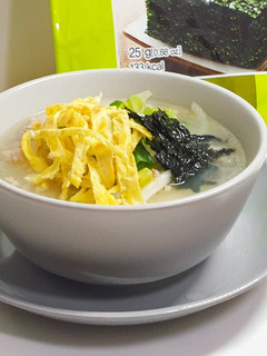 韓式年糕湯 떡국🇰🇷簡單食材做出濃郁湯頭😋 的食譜成品照片