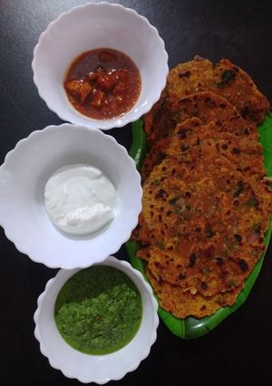 મિસ્સી રોટી (Missi Roti Recipe In Gujarati) રેસીપી મુખ્ય ફોટો