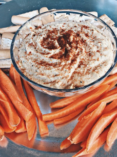 Una foto de Hummus casero🥕🥖