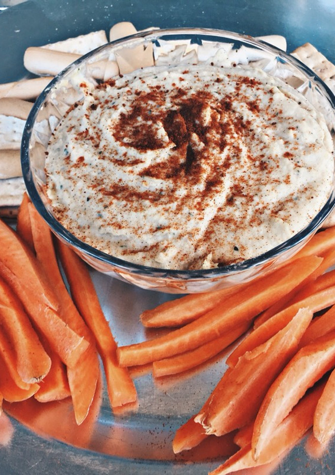Una foto de Hummus casero🥕🥖