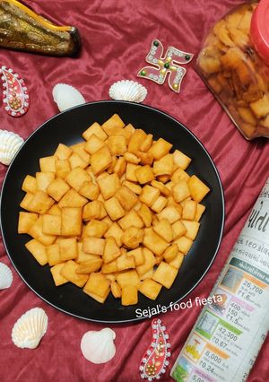 શક્કરપારા (Shakkarpara Recipe In Gujarati) રેસીપી મુખ્ય ફોટો