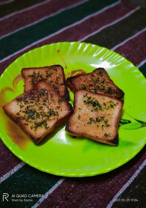 গার্লিক ব্রেড(garlic bread recipe in Bengali) রেসিপির প্রধান ছবি