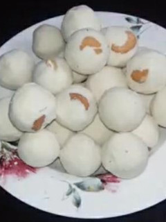 ரவா லட்டு (Rava laddu recipe in tamil) செய்முறை முக்கிய புகைப்படம்