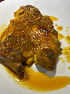 Una foto de Pollo con vino blanco al horno