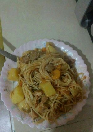 A picture of Stir fried spaghetti.