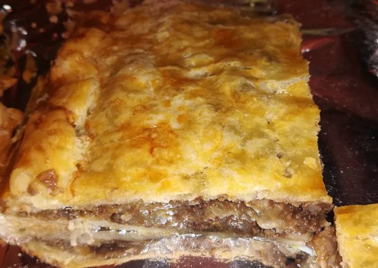 Empanada de morcilla y manzana