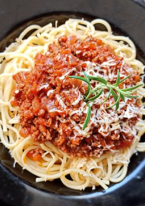 A picture of Spaghetti Bolognese.