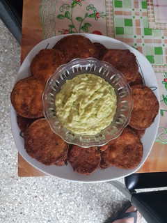 Una foto de Berenjena crachi crachi con guacamole