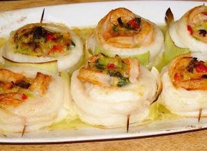 Una foto de Lenguado relleno con porrones y camarones