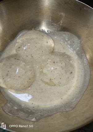 A picture of Dahi Idli.