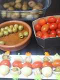 Banderillas de boquerones en vinagre con patatas y cherrys