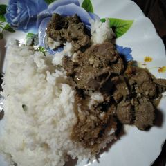 A picture of Stewed gizard with rice.