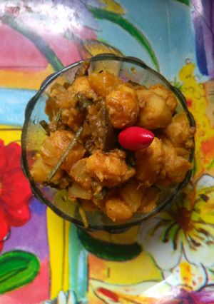 ছোটো আলুর দম (choto aloor dum recipe in Bengali) রেসিপির প্রধান ছবি