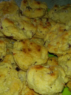 Una foto de Scones de queso y salame