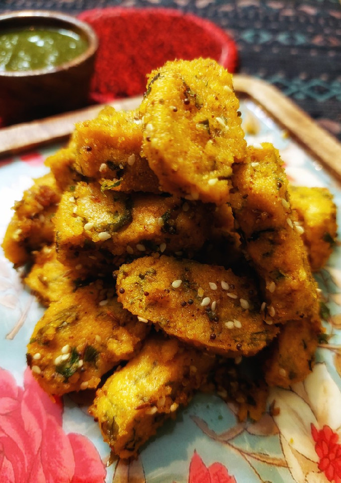 मेथी मुठीया(methi mutiya recipe in hindi) रेसिपी मुख्य फोटो