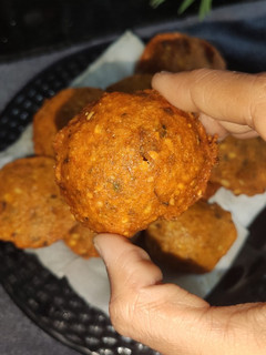 "व्हिक्टोरिया वडा"(Victoria Vada Recipe In Marathi) रेसिपी चे मुख्य फोटो 