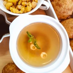 A picture of Gol Gappy ka pani.