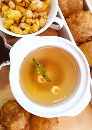 A picture of Gol Gappy ka pani.