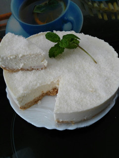Foto principal de Tarta de coco con crema de queso sin horno