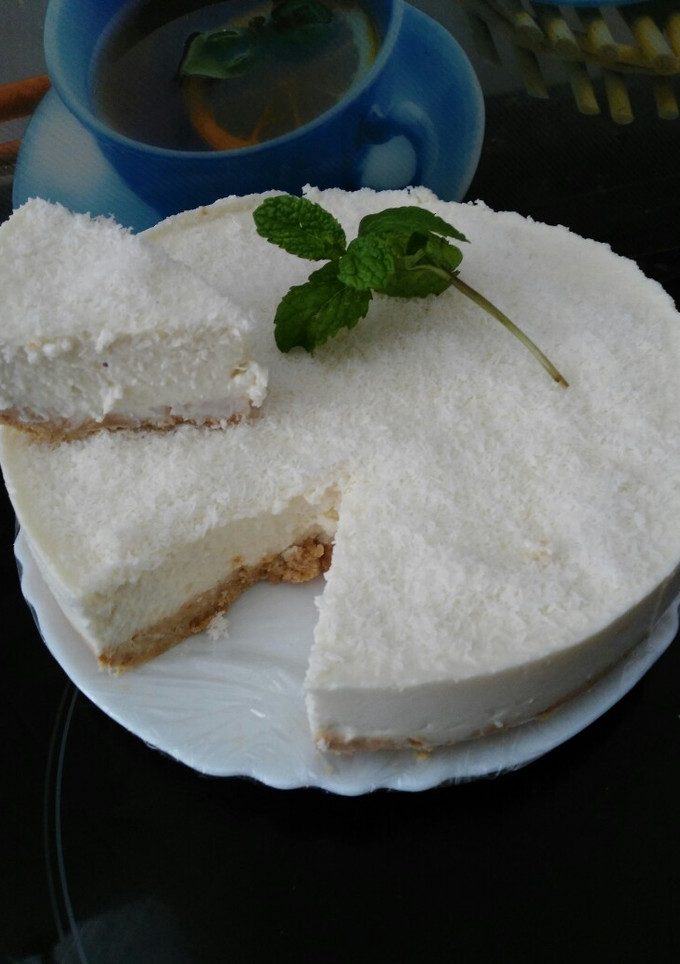 Una foto de Tarta de coco con crema de queso sin horno