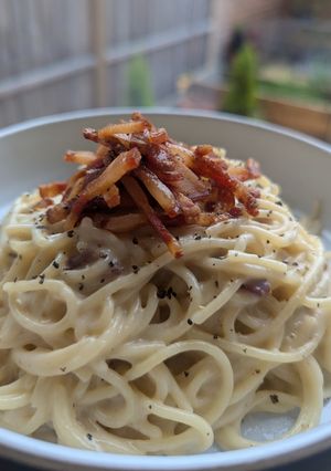 A picture of Carbonara with crispy guanciale.