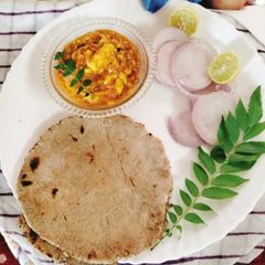 A picture of Bajara roti (pearl millet flour / sajje hittu).