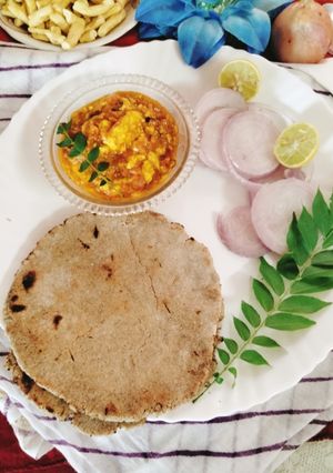 A picture of Bajara roti (pearl millet flour / sajje hittu).