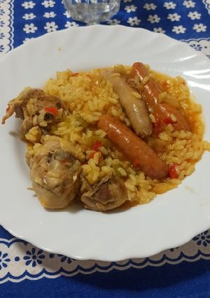 Una foto de Arroz con pollo muy fácil 🥘