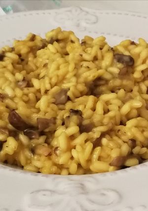 Una foto de Risotto alla zafferano e funghi