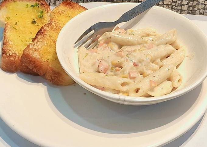 Creamy White Sauce Pasta With Garlic Toast Recipe By Almas.fatima - Cookpad