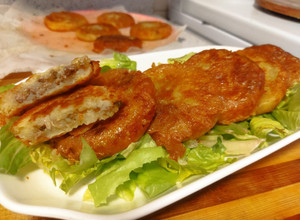 A picture of Persian stuffed potato patties.
