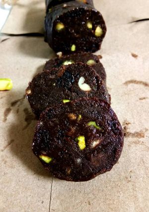 চকলেট সালামি রেসিপির প্রধান ছবি
